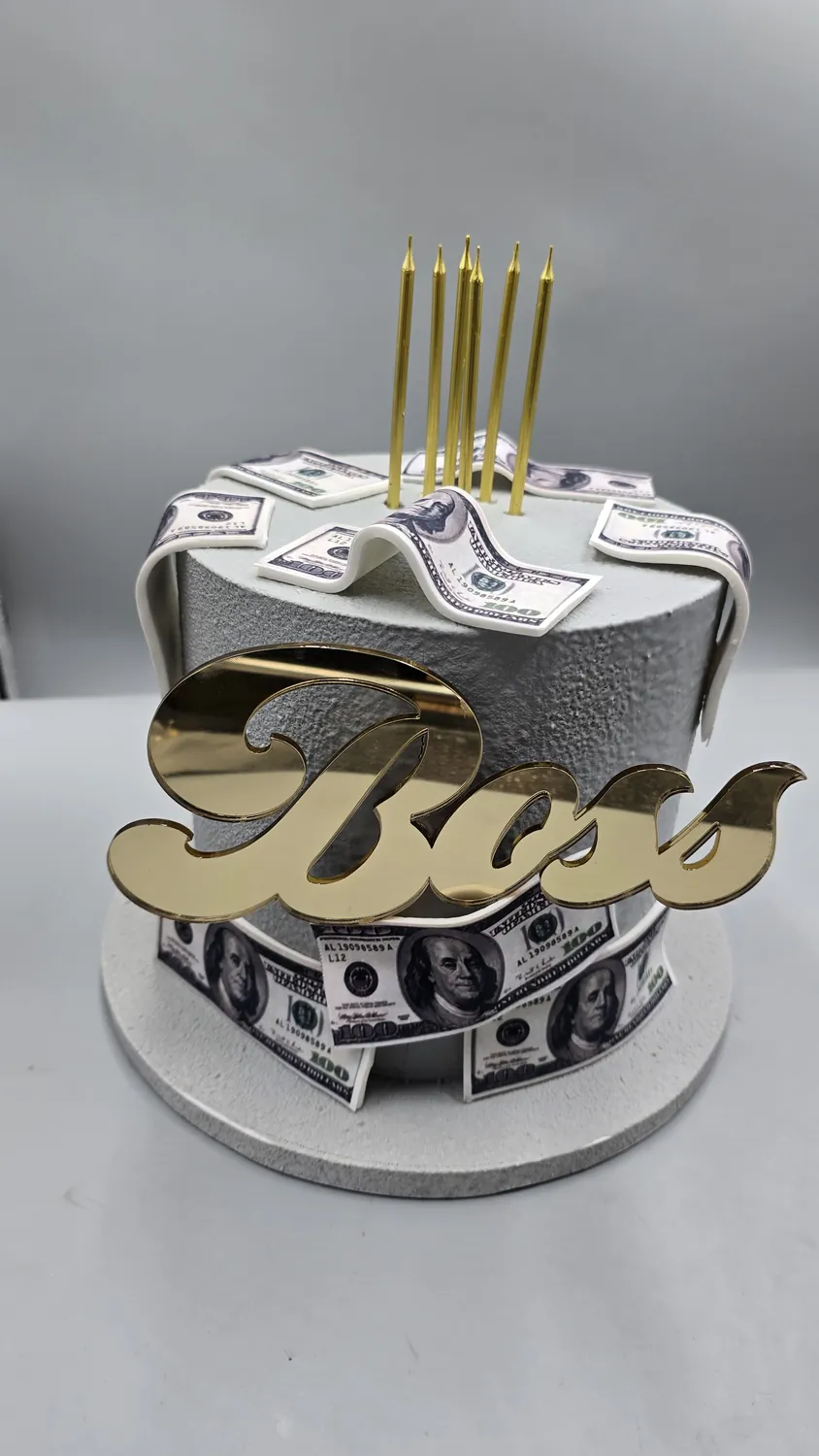 Geburtstagstorte im Boss-Design mit Blattgold, Dollar-Motiven und goldenem Schriftzug